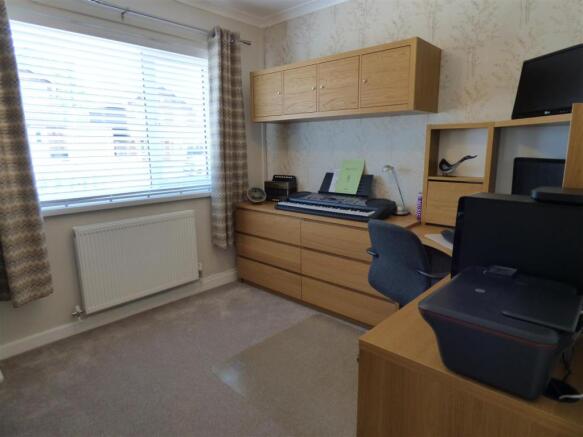 BEDROOM 4