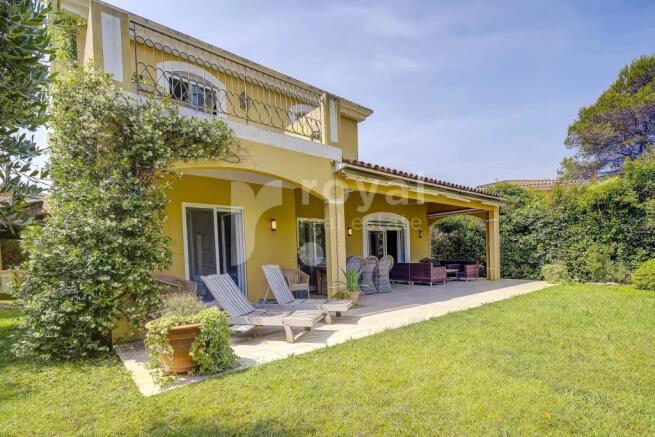 Prestigious gated estate with renovated villa and 