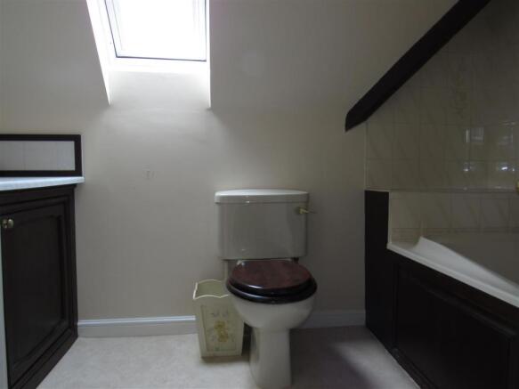 family bathroom 12 kings gate.JPG