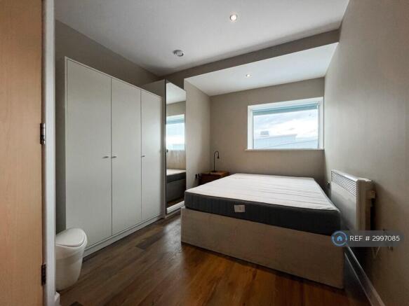 2 bed Flat to rent Image 5