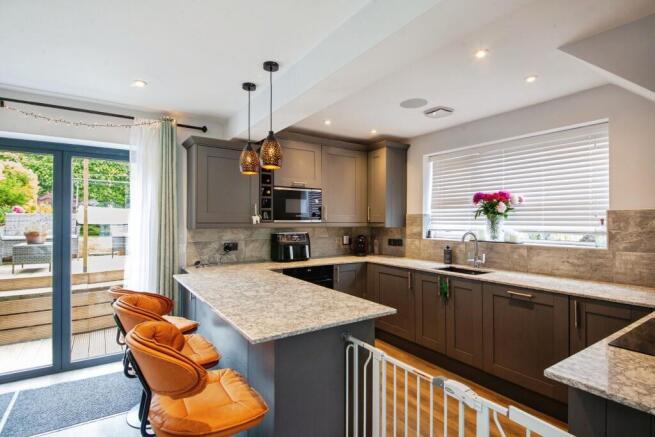3 bed Semi-Detached for sale Image 3