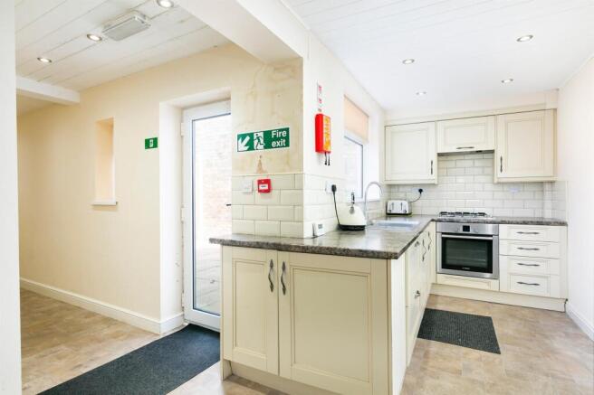 4 bed House for sale Image 6