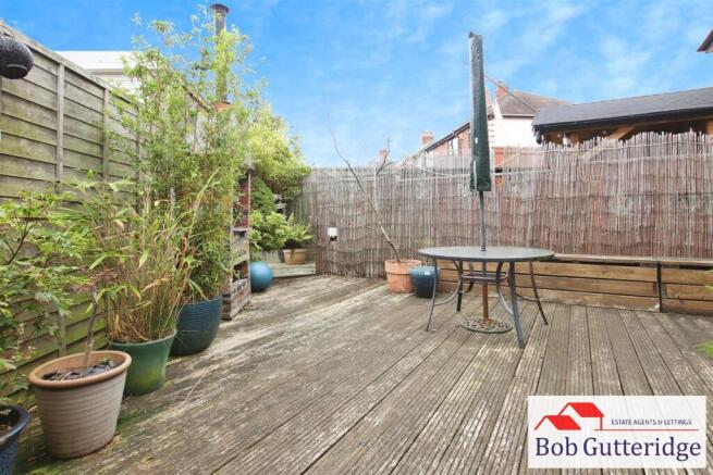 ENCLOSED REAR GARDEN