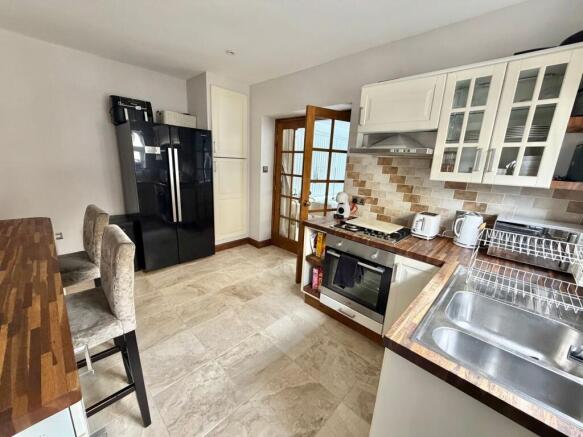 3 bed Semi-Detached for sale Image 4
