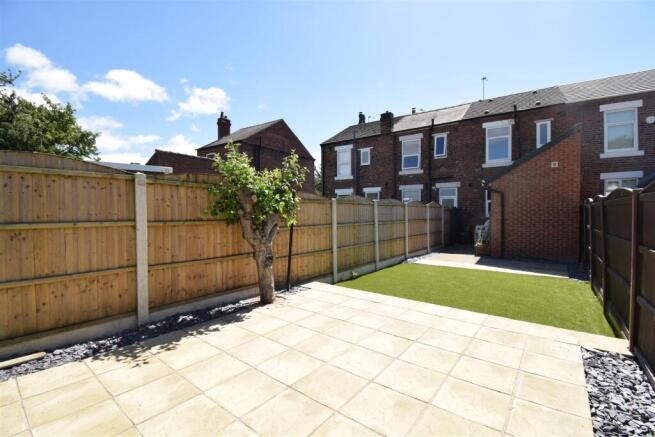 2 bed Terraced to rent Image 9