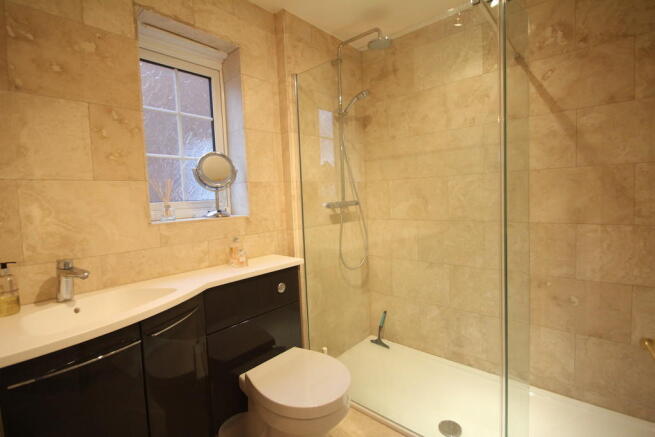 Master En-suite w...