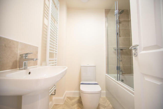 2 bed Semi-Detached to rent Image 11
