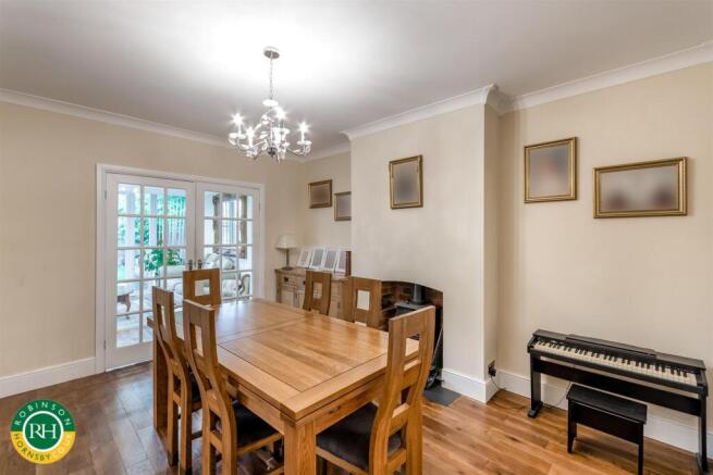 5 bed Semi-Detached for sale Image 8