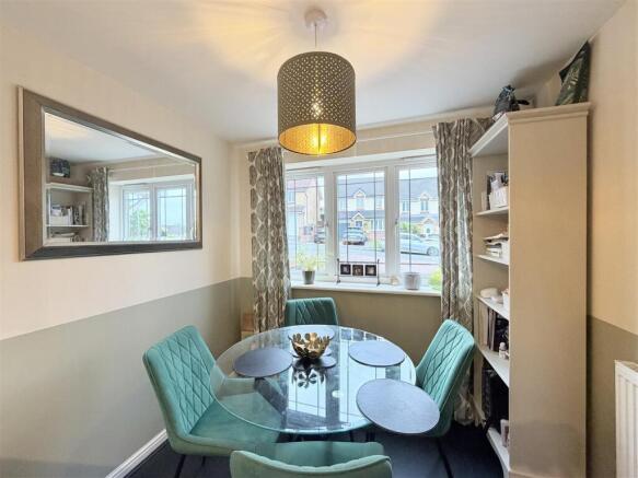 Copper Beech Drive, Stalybridge photo 4