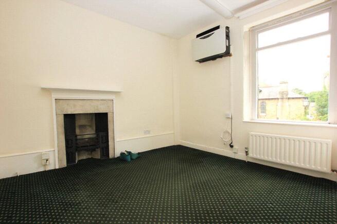 3 bed Terraced for sale Image 9