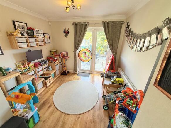 DINING/RECEPTION ROOM