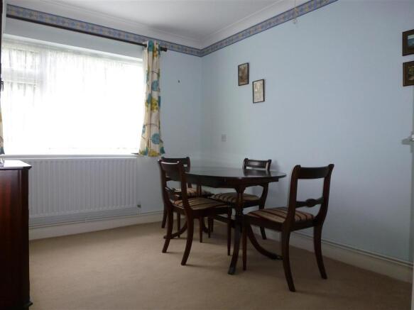 Bedroom 2/Dining Room
