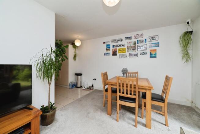 3 bed Town House for sale Image 4