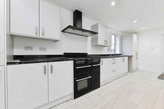 4 bed Detached for sale Image 4
