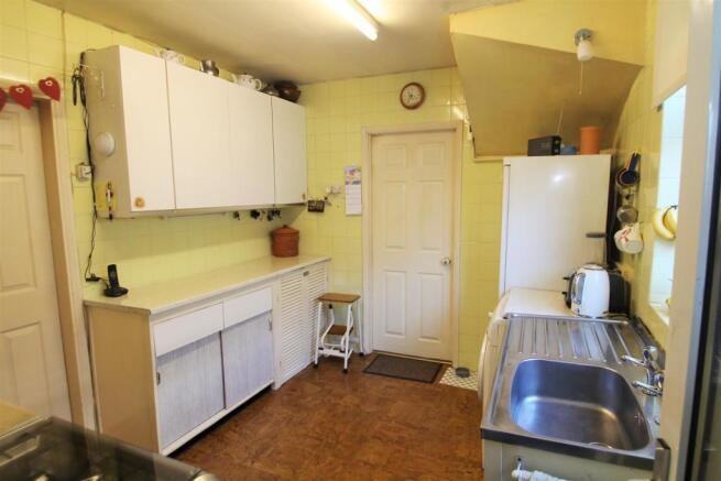 Basildon kitchen 1.JPG
