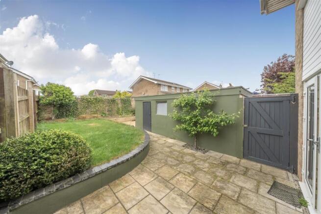 Woodville Crescent, Yardley Gobion, NN12 photo 4