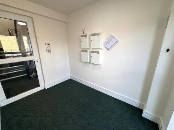 2 bed Apartment for sale Image 9