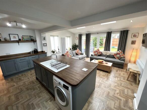 Living Kitchen 5.jpg