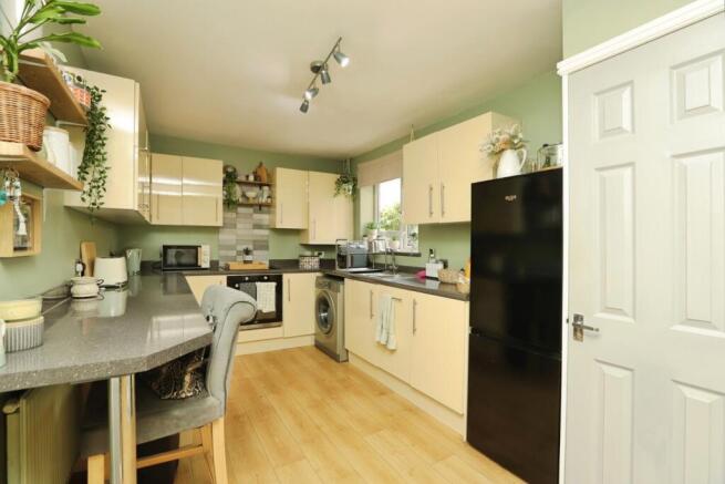 3 bed Semi-Detached for sale Image 7