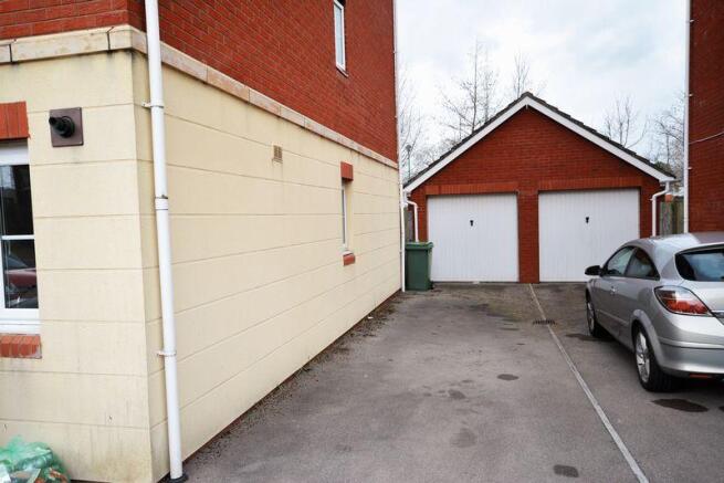 Parking / Garage