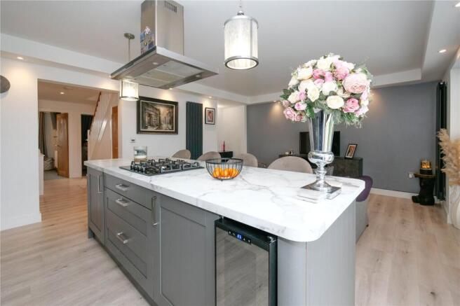 4 bed Semi-Detached for sale Image 5