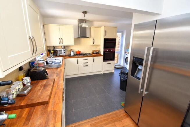 Lakefield Avenue, Toddington, Dunstable, Bedfordshire, LU5 photo 4