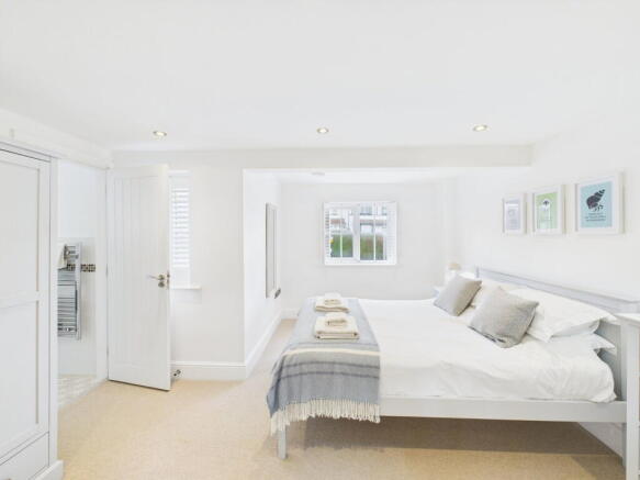 4 bed Cottage for sale Image 6
