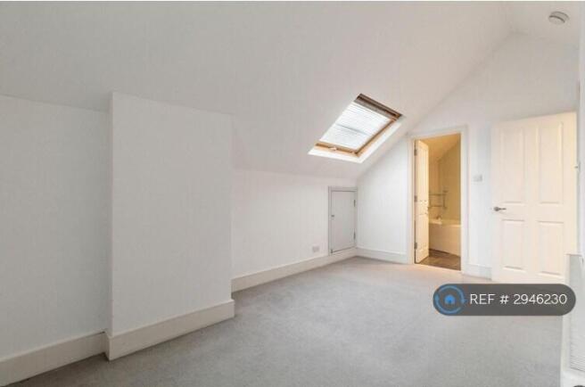 Bedroom w/ Ensuite