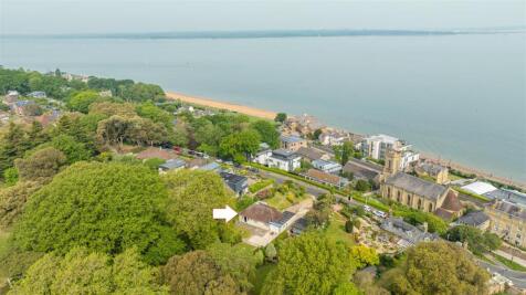FANTASTIC OPPORTUNITY WITH SEA VIEWS AND GRANTED PLANNING PERMISSION - Baring Road, Cowes