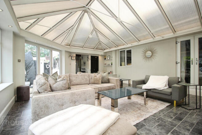 4 bed Detached Bungalow for sale Image 11