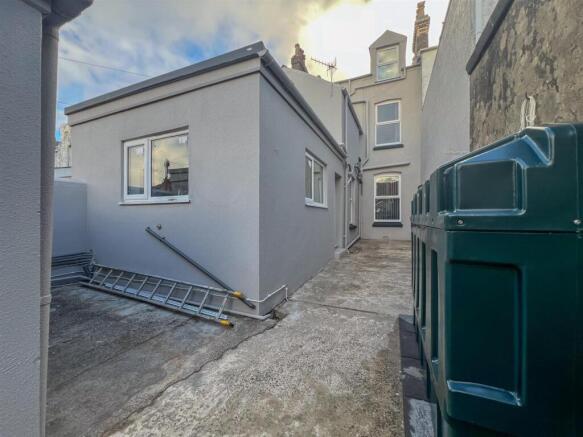 8 Westminster Trc-04.jpg