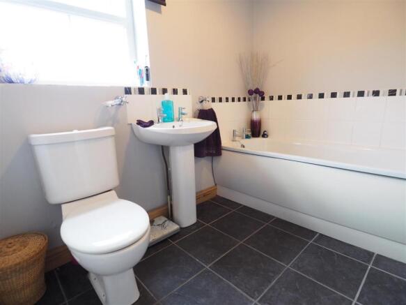 Family Bathroom 738