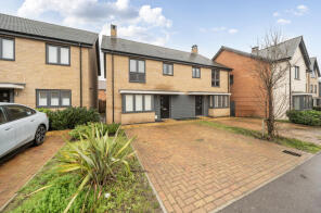 22, Colosseum Drive, Dunstable LU5 6QD