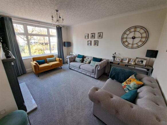 4 bed Semi-Detached for sale Image 11