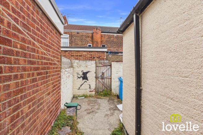 3 bed Terraced to rent Image 7