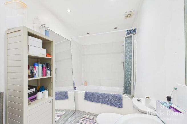 2 bed Terraced to rent Image 6