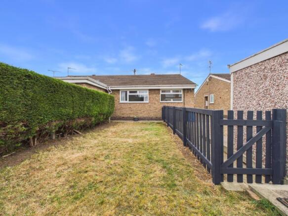 2 bed Semi-Detached Bungalow for sale Image 10