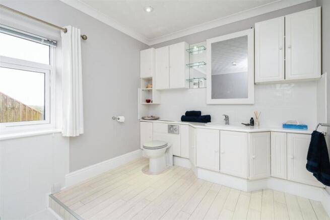 Ensuite to Bedroom 2