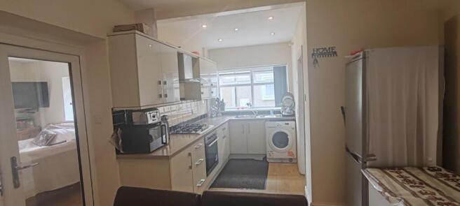 3 bed Semi-Detached for sale Image 7