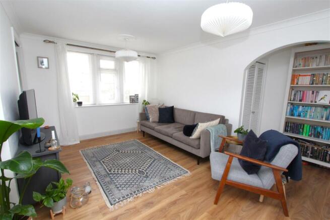 Lounge 1.JPG
