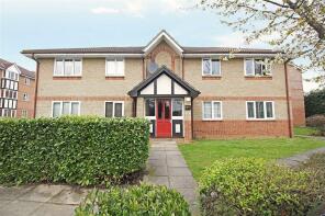 71, 69 76, Woodland Grove, Epping CM16 4NF