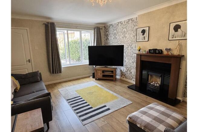 4 bed Detached for sale Image 7