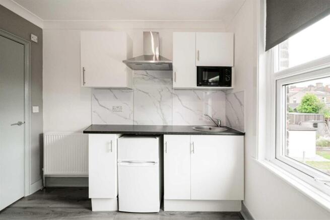 Flat 5, 23 Chestnut Avenue North-8.JPG