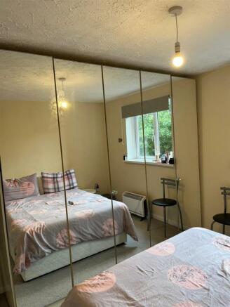 Bedroom 1.jpg