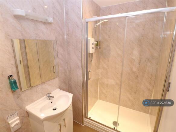 Studio to rent Image 5
