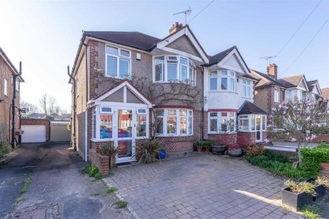 60 Bassett Gardens, Isleworth TW7 4QY-1.jpg