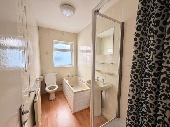 3 bed House to rent Image 12