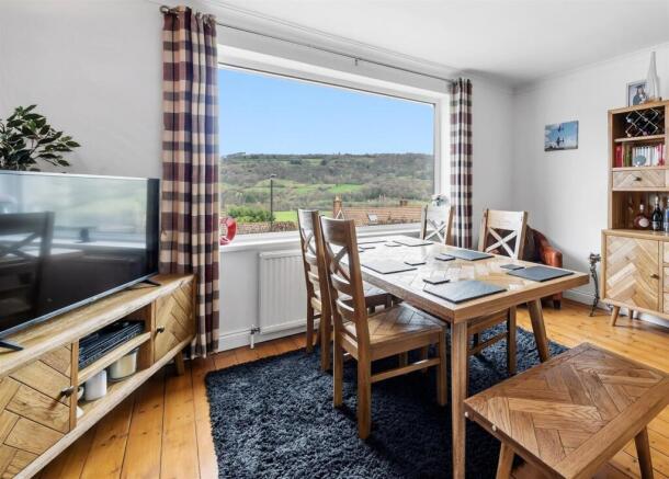 Lounge-Diner to window.jpg