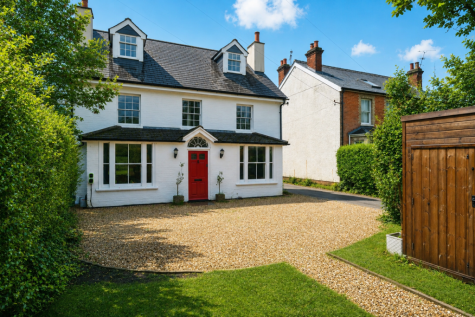 Reading Road South, Fleet, GU52