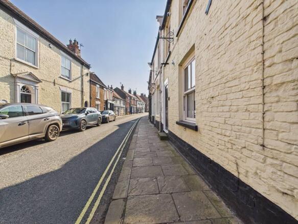 3 bed Terraced for sale Image 11